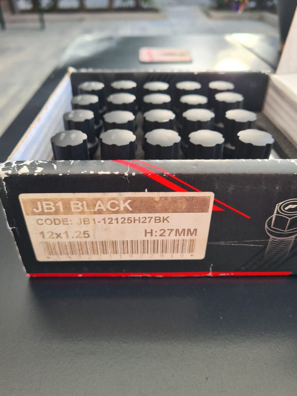 Nieuwe set wielbouten.