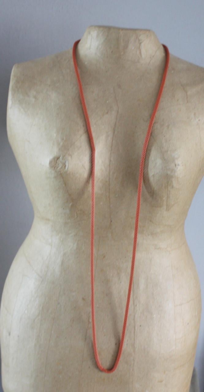 Metalen ketting oranje