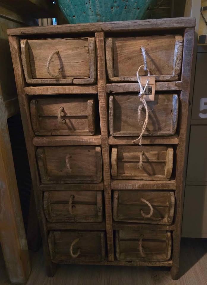 HEEL VEEL ITEMS IN STOER EN SOBER BIJ 3Z FACTORY ARNEMUIDEN, EN HEEL VEEL