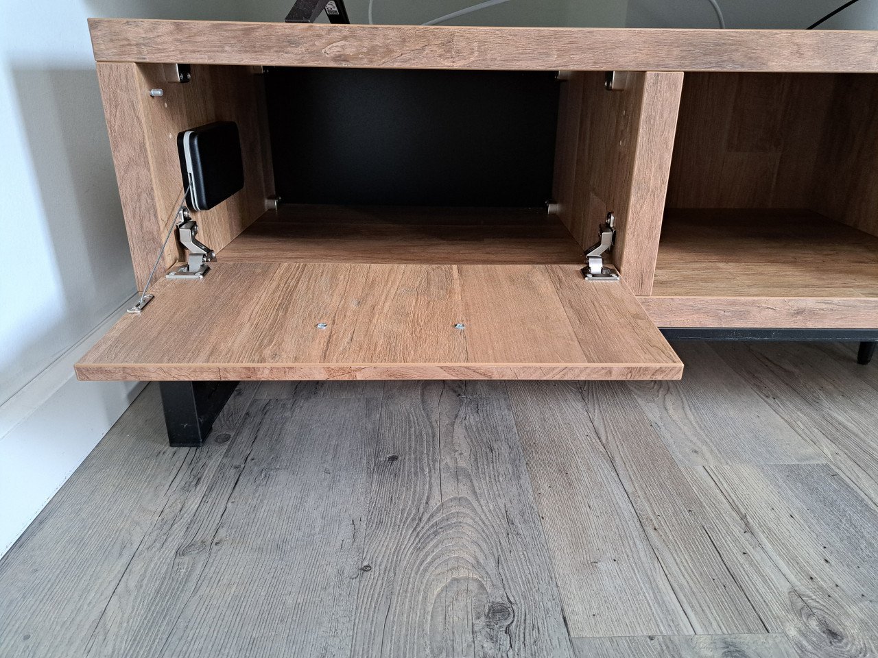 TV-meubel, boekenkastje, kast en tafel met 2 opklapbare stoeltjes