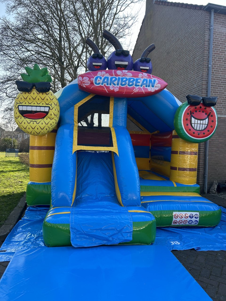 Te huur springkussen met slide