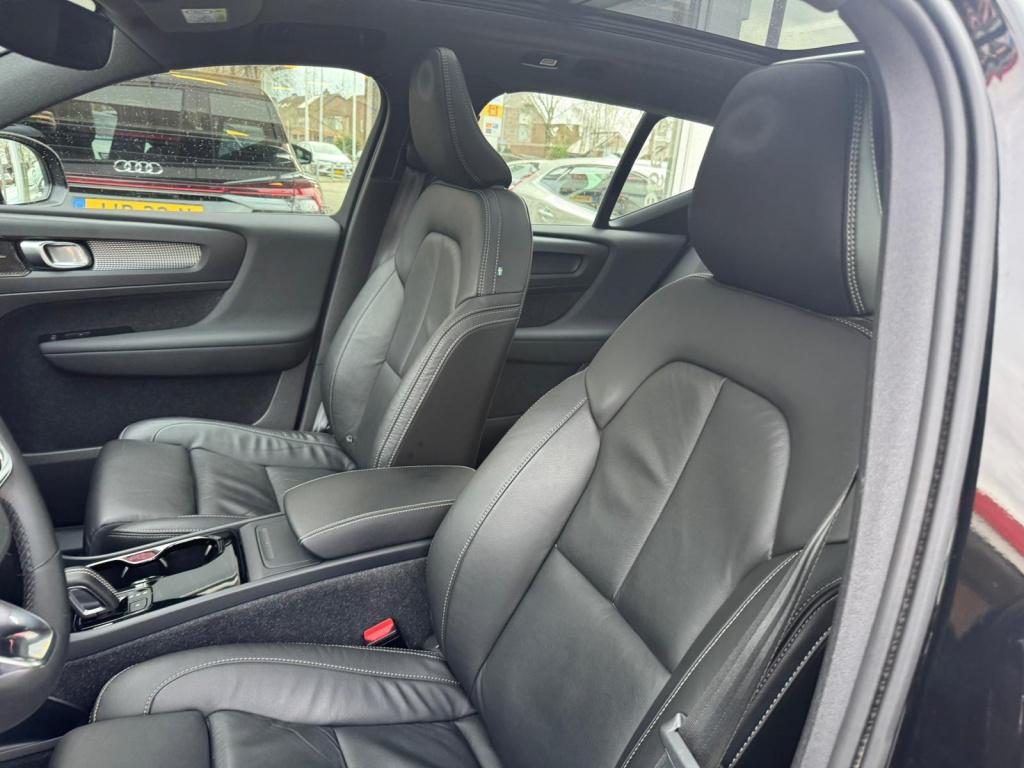 Volvo XC40 recharge p8 awd r-design