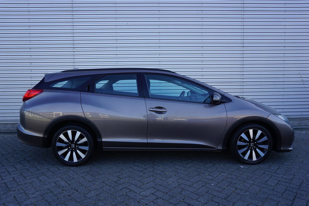 Honda Civic tourer 1.8 sport business edition climate / stoelverw. / cruise