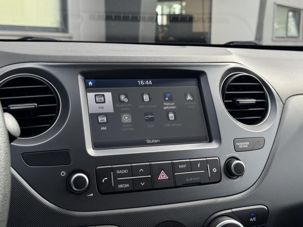 Hyundai I 10 1.0i comfort navigation pack | apple carplay/android auto | cr