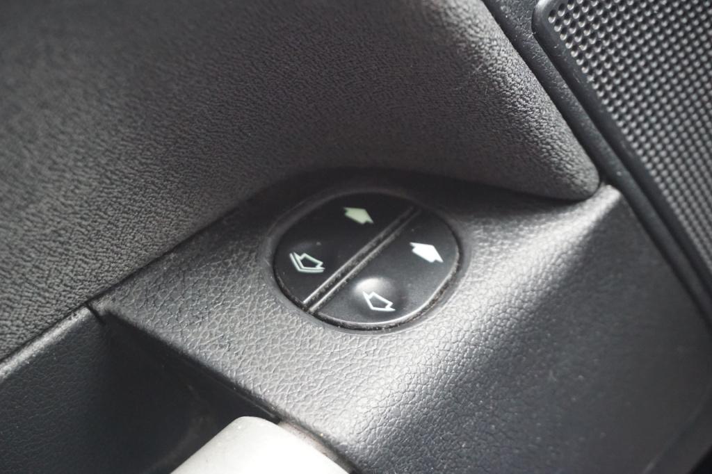 Ford Fusion 1.6-16v futura automaat - airco / navi / cruise / elektr. ramen