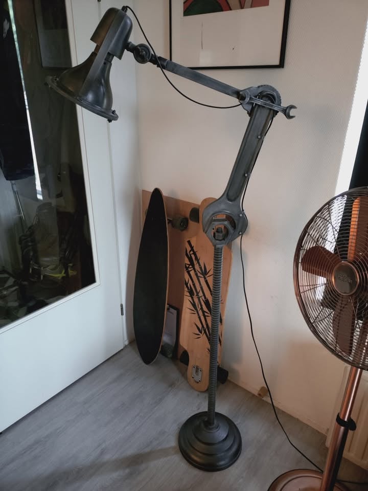Bijzondere industriele lamp te koop!