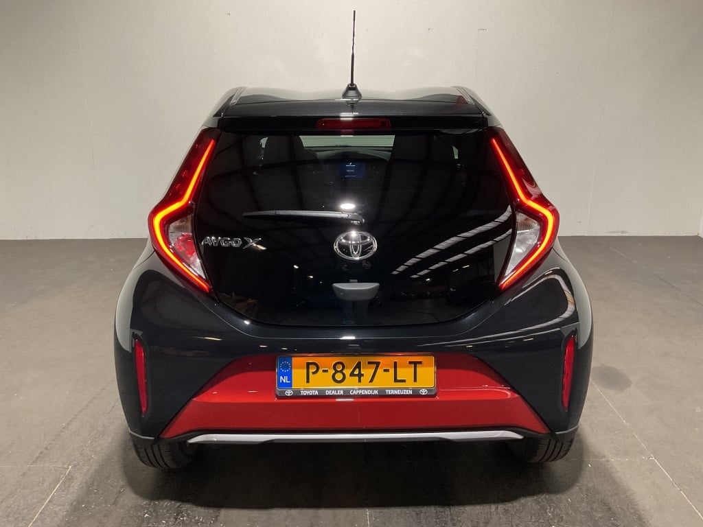 Toyota Aygo x 1.0 vvt-i mt envy | clima | navi | jbl | camera