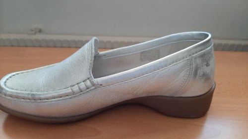 ARA maat 3½ zilverkleurige lederen loafers