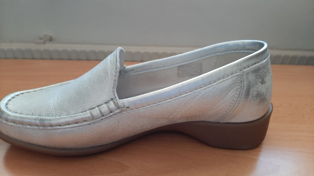 ARA maat 3½ zilverkleurige lederen loafers
