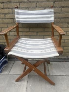 Zeer degelijke houten regisseur stoel. Opvouwbaar.