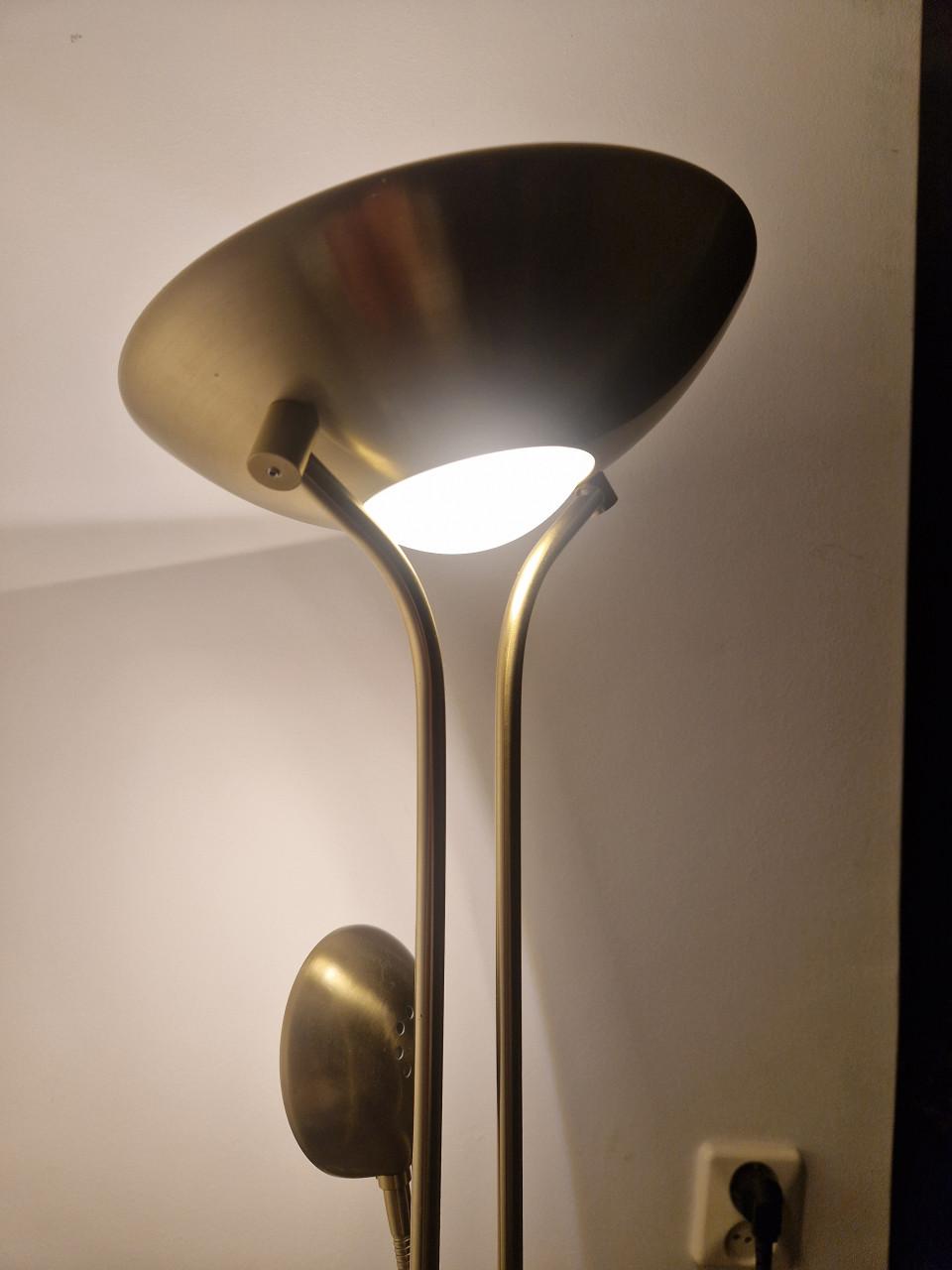 Goud kleurige lamp