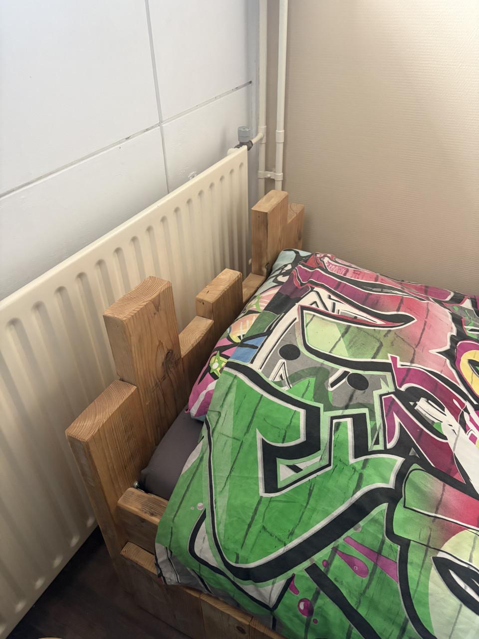 Eenpersoons bed steigerhout