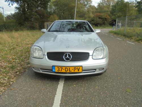 SLK 230 Compressor in nette conditie 139.908 Km Aflevering met vol jaar Apk