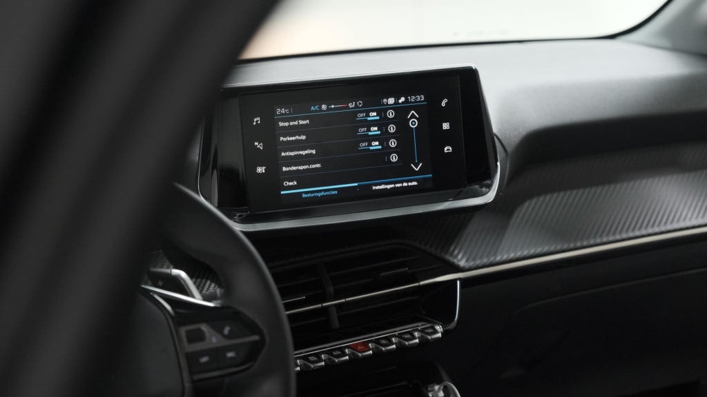 Peugeot 208 puretech 100 eat8 active | parkeersensoren | navigatie | apple 