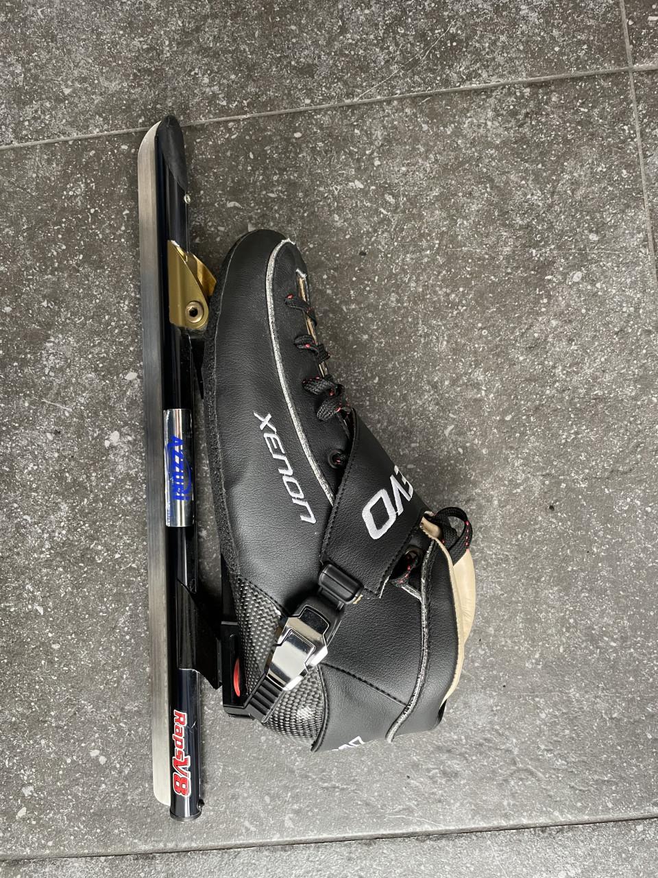 Evo Xenon maat 43 met Raps V8 klapschaats