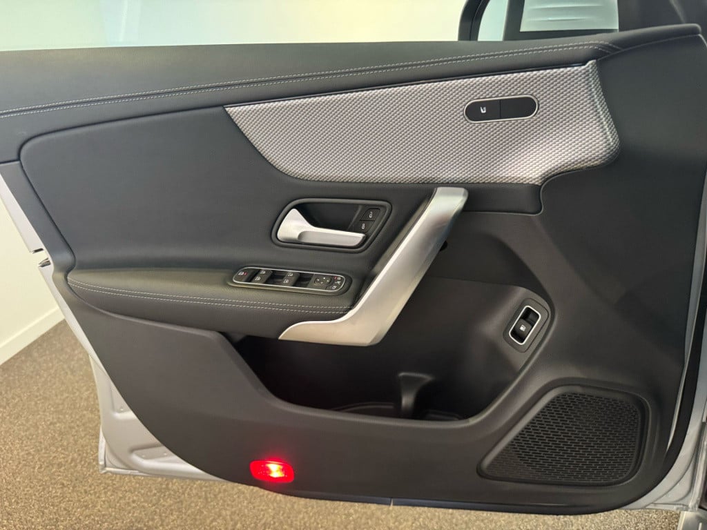 Mercedes-Benz Cla 250 e business solution