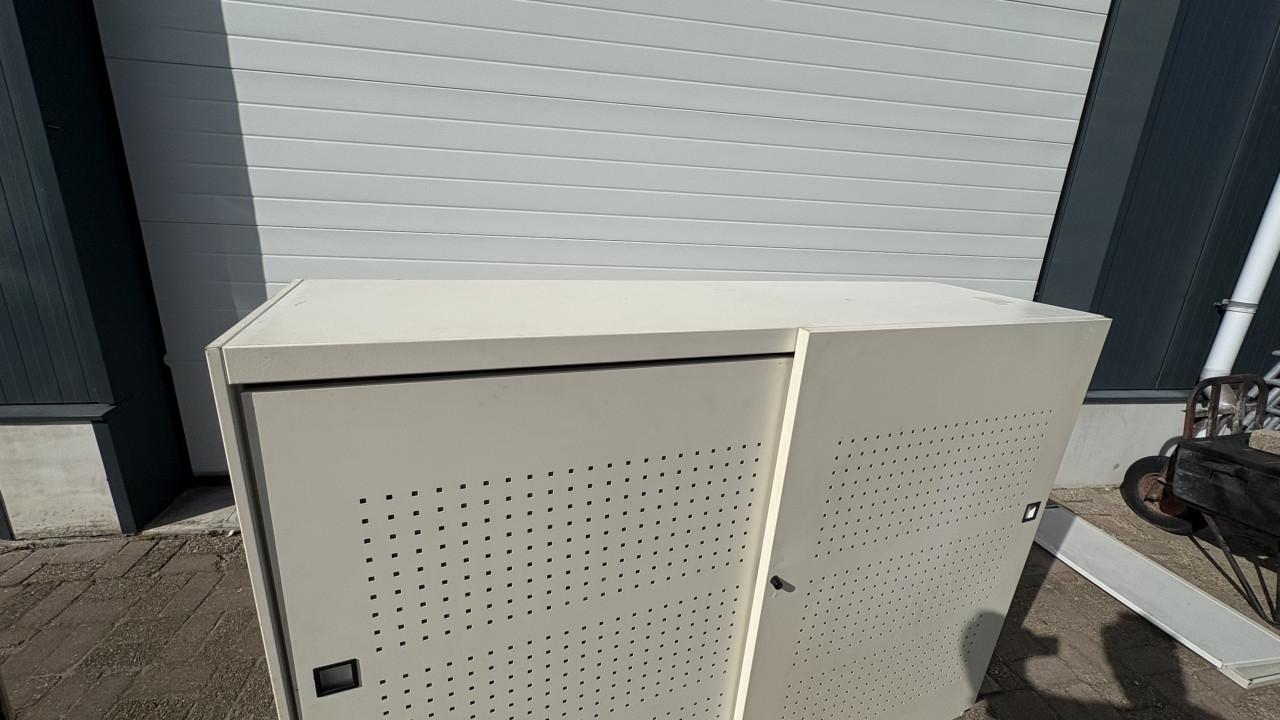 Aukoestische kast archiefkast