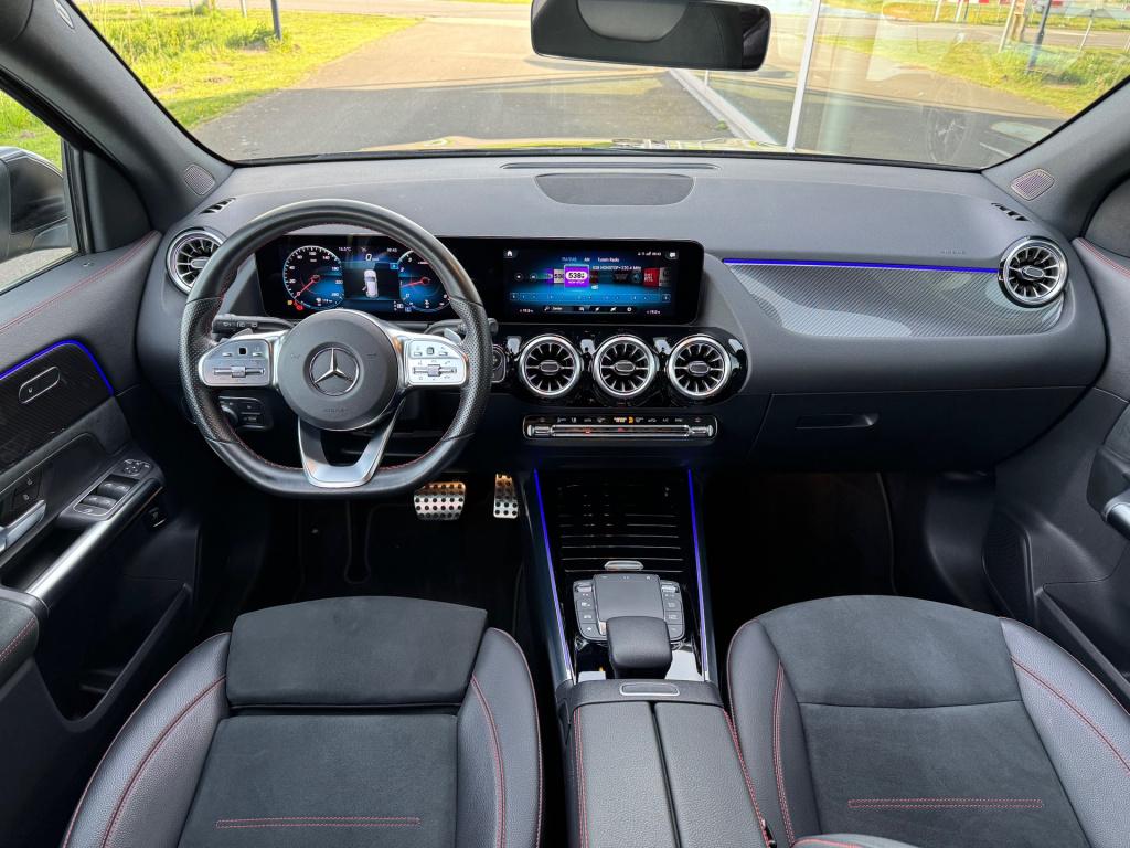 Mercedes-Benz Gla-klasse 200 amg line automaat , wegklapbare trekhaak , ach