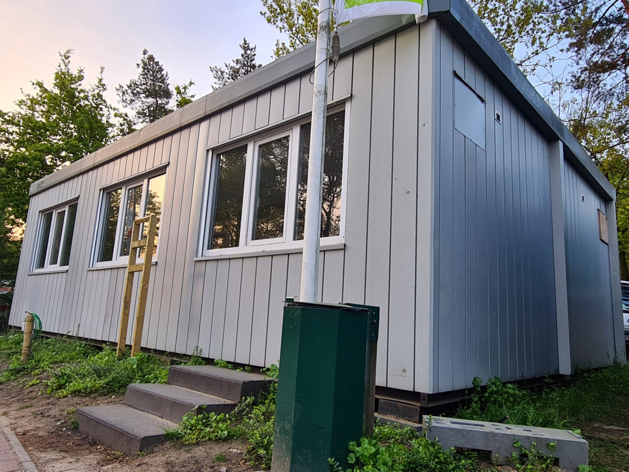 Kantoorunit / woonunit / tijdelijke winkel / bouwkeet 6x9m