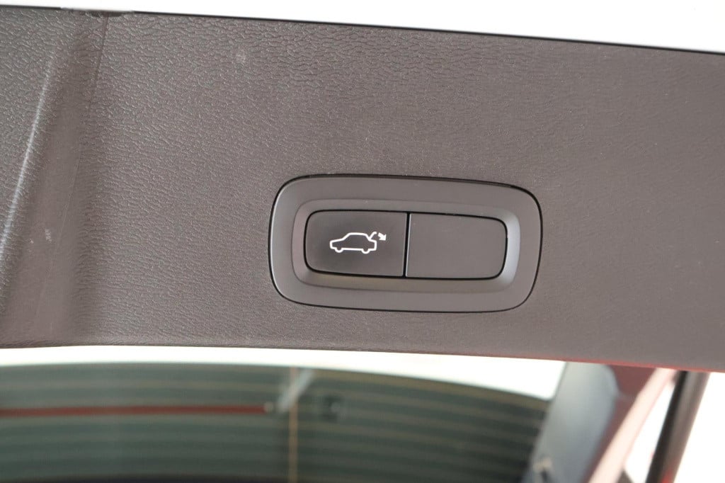 Volvo XC40 1.5 t5 twin engine momentum pro nl auto, trekhaak, el koffer,