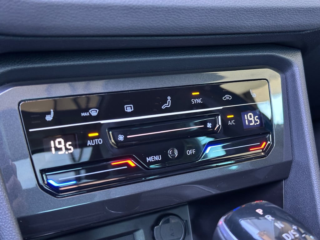 Volkswagen Tiguan 1.5 tsi 150pk dsg r-line | trekhaak | panoramadak | led |