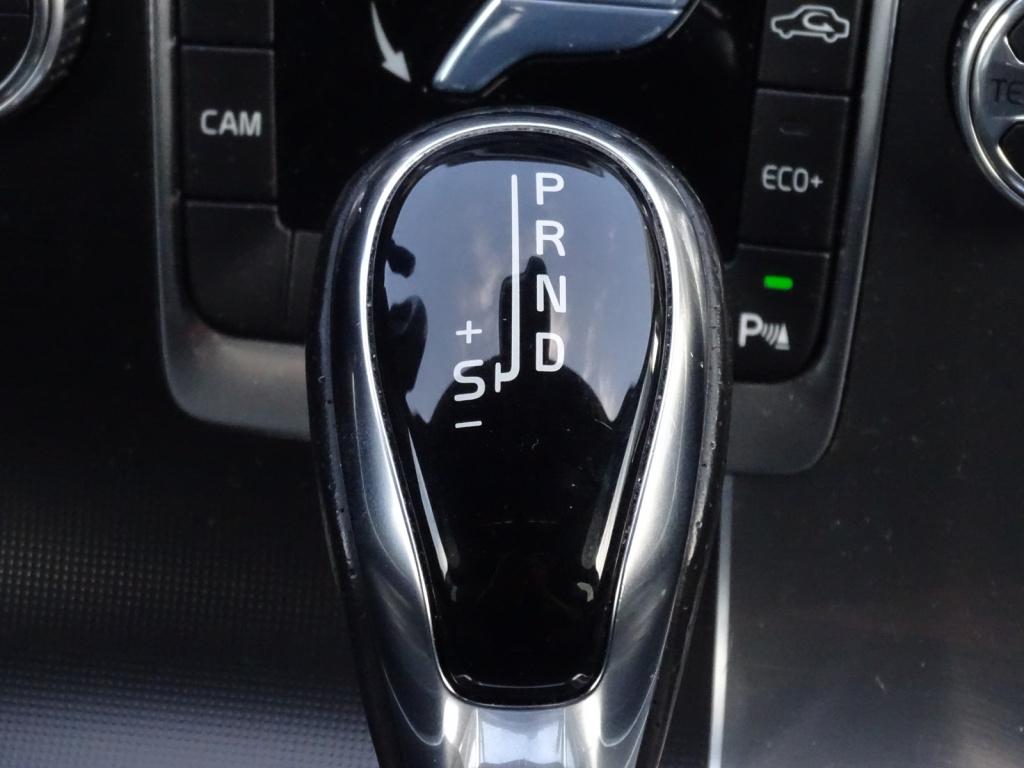 Volvo V60 2.0 t4 business sport r-design | leder | pano | trekhaak