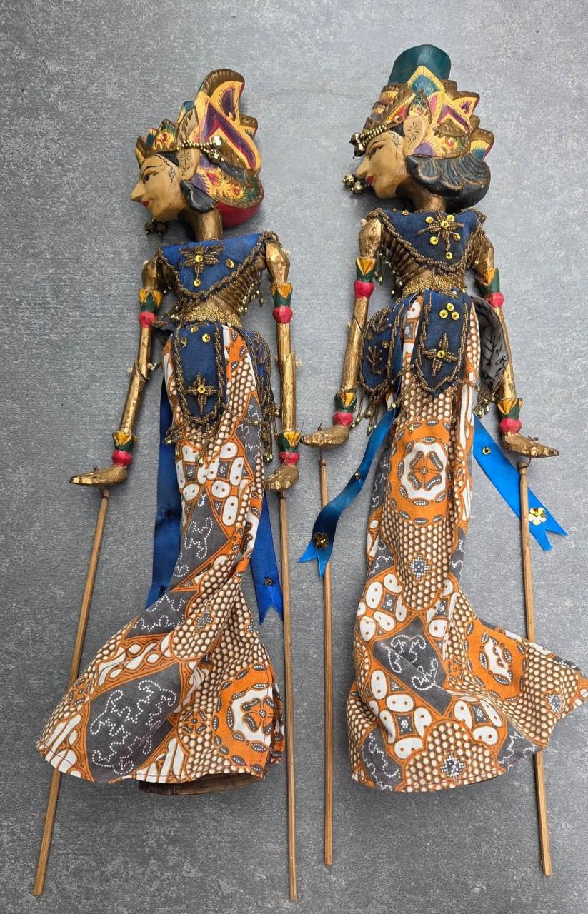 🪷 2 traditionele 52cm hoge Wayang poppen