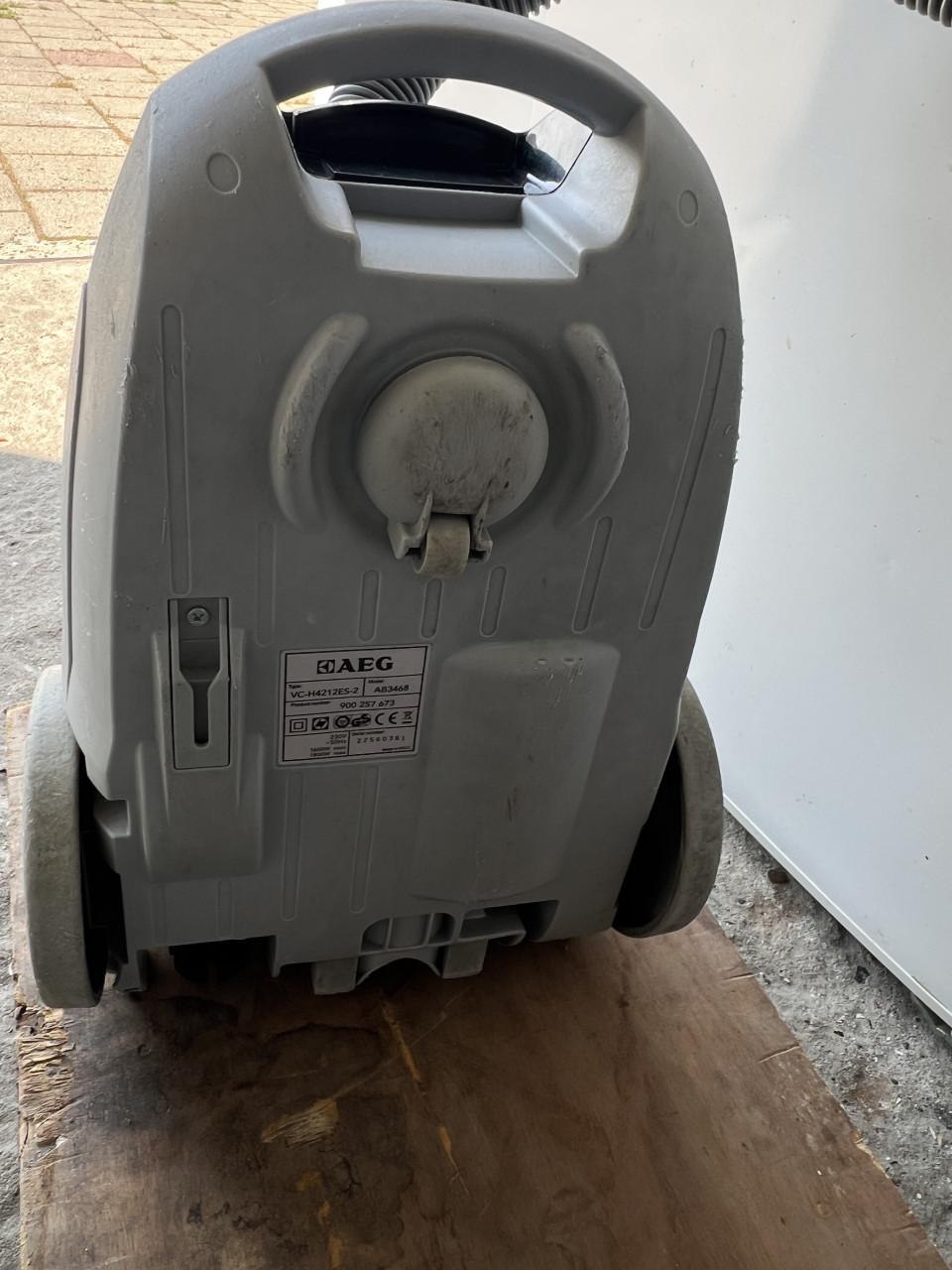 AEG compact stofzuiger met zak 1800 Watt