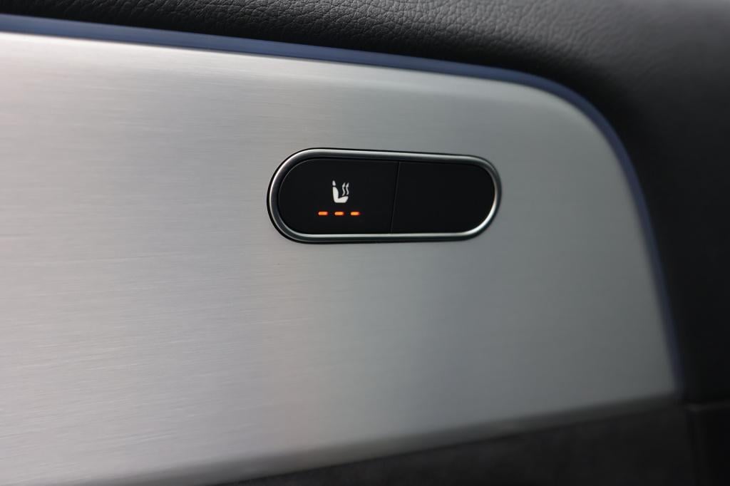 Mercedes-Benz Gla-klasse 180 amg line i 2025 i panorama dak i manufaktur al