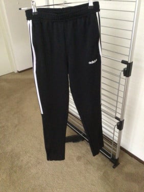 Adidas joggingbroek (leeftijd 13/14 jaar)