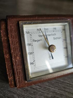 Prachtige werkende analoge jaren 50 reiswekker, 3 functies