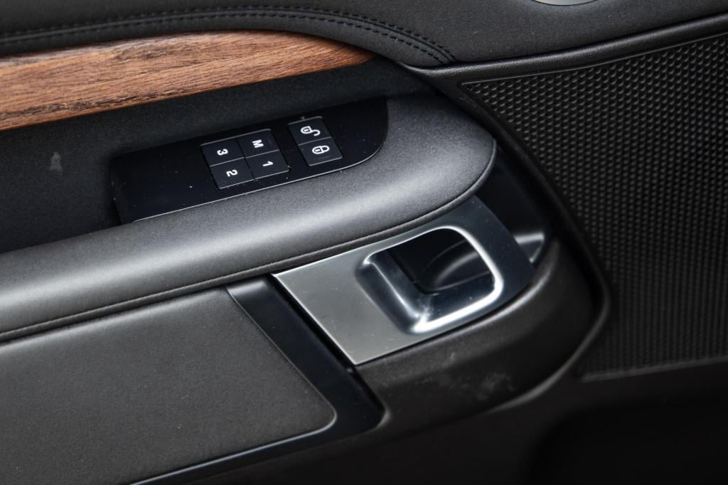 Land Rover Discovery 3.0 td6 hse grijs kenteken / leer / navi / luchtvering