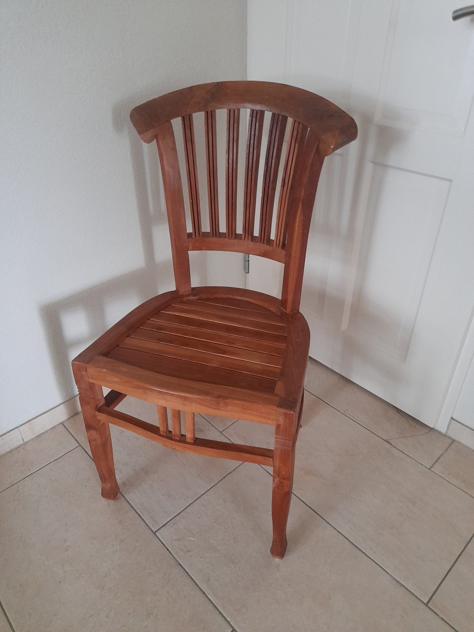 Leuke teak houten stoel (in goede staat )