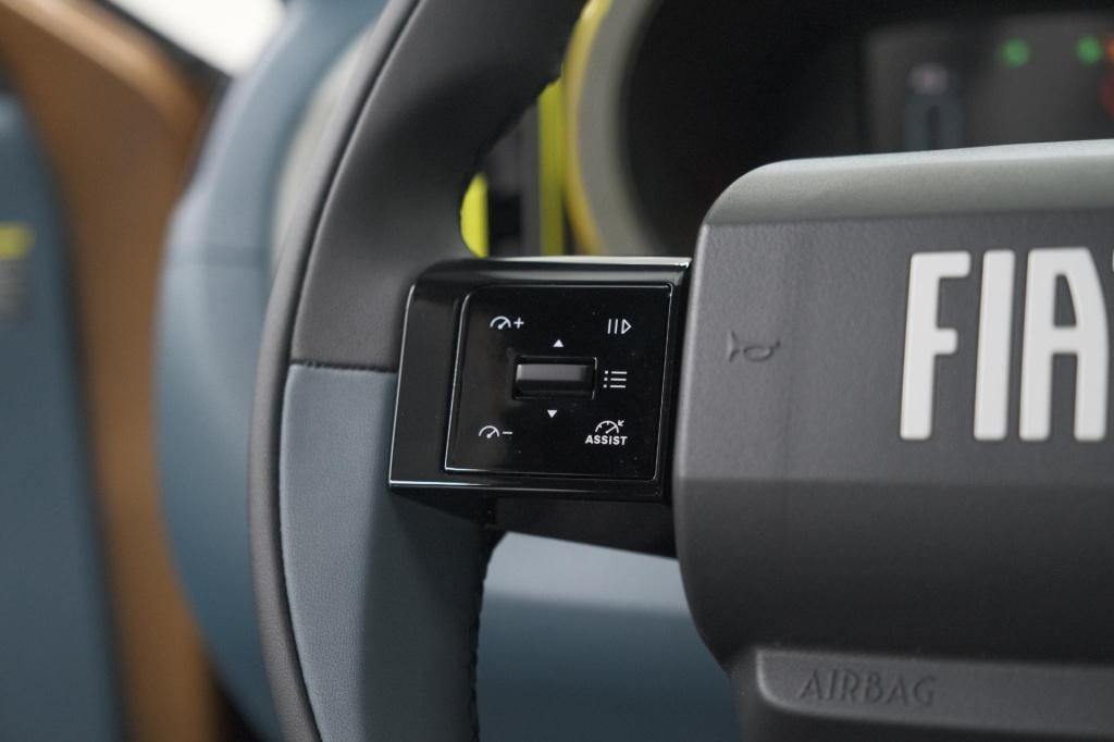 Fiat Grande Panda e la prima 7 kw 44 kwh | 1 fase | camera | navigatie | pa