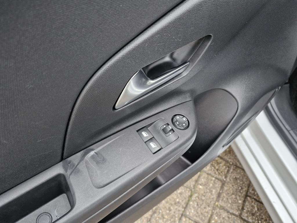 Opel Corsa 1.2 edition | navigatie | licht- en zicht pakket