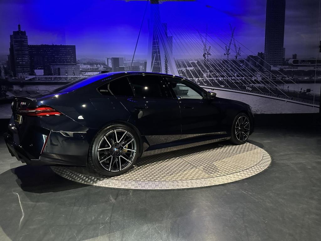 BMW M5 5-serie *limousine v8 m hybrid*carbon extr*b&w*alcantarahemel*nl-aut