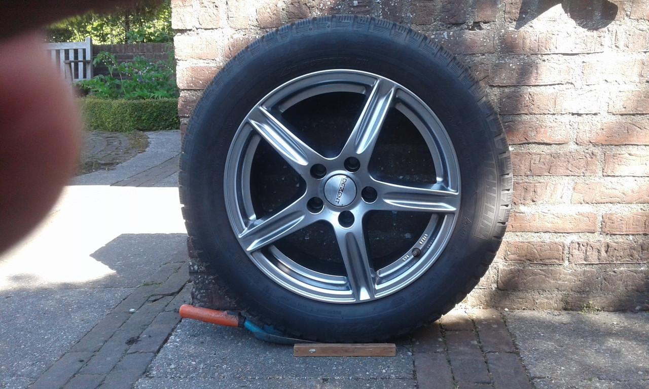 4 gave lichtmetalen velgen met bruikbare winterbanden