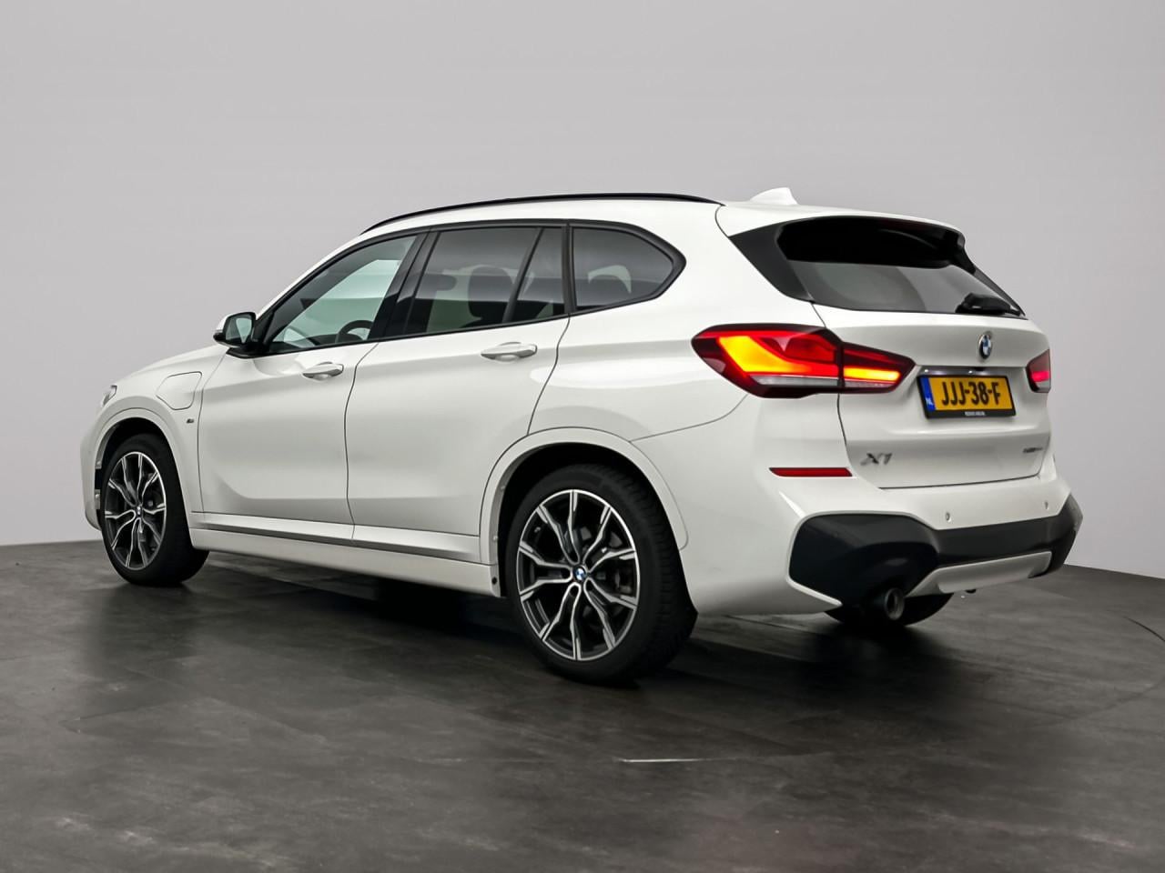 BMW X1 xDrive25e High Executive | M Sport | Head Up | Panorama | Trekhaak