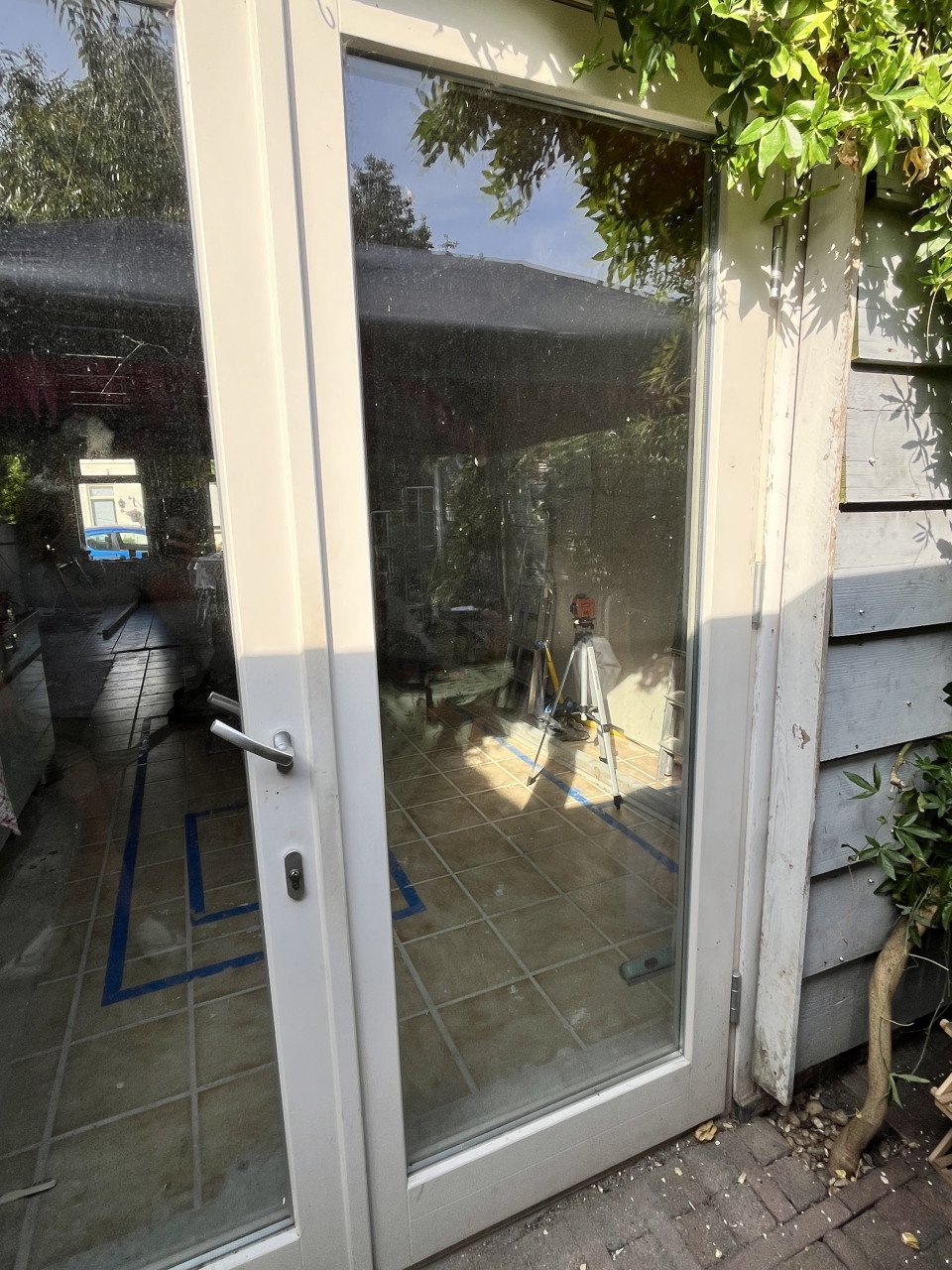 Beschikbaar in overleg. HR ++ dubbel glas Inclusief cilinderslot en 2 sleut