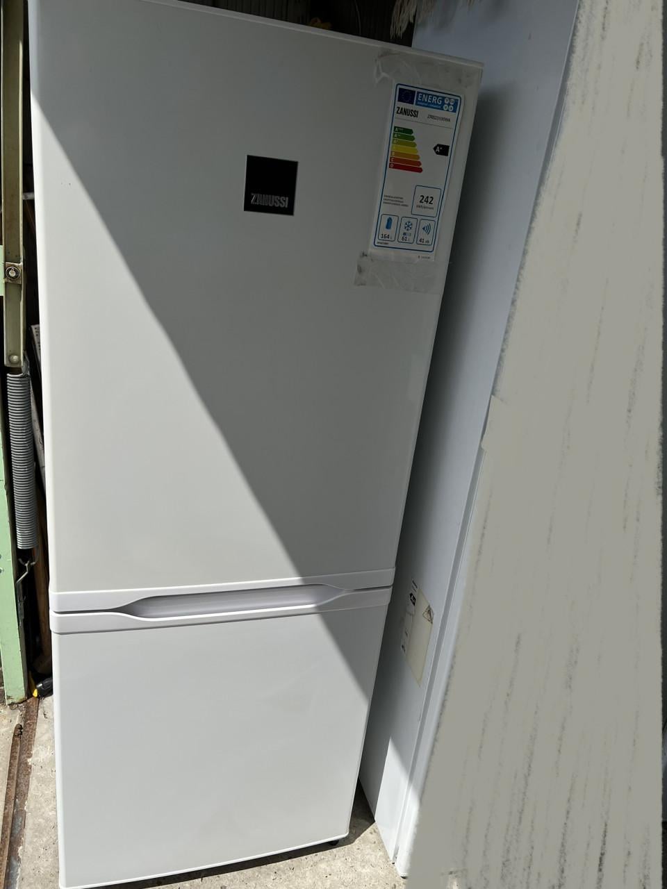 6 maanden gebruikte A+ koel vriescombinatie Koelkast vriezer 155x60 cm.