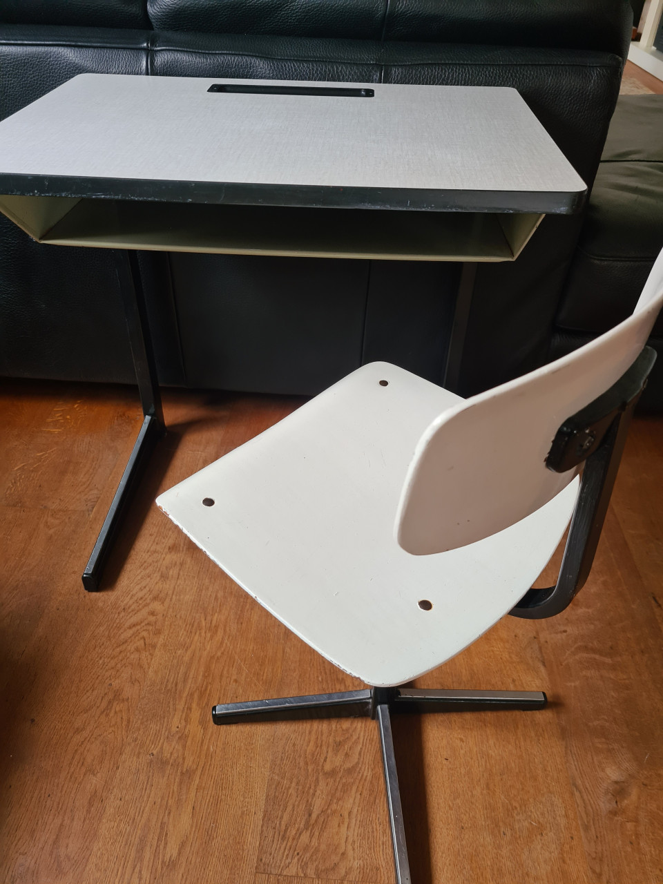 Kindertafel met stoel , setje