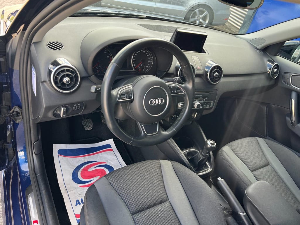Audi A1 Sportback 1.0 tfsi adrenalin, s-line, navi enz...