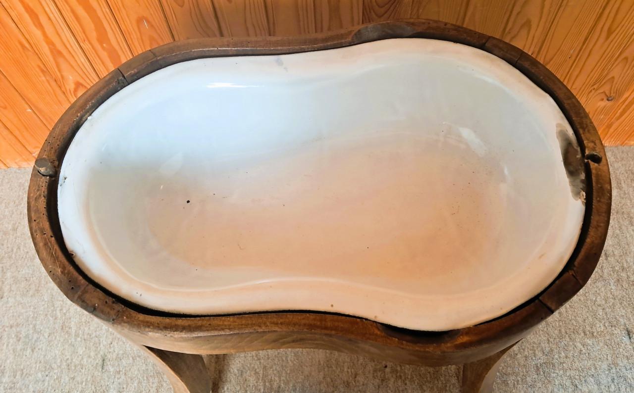 Uniek Antiek Bidet-Tafeltje / Bijzettafeltje met Emaille Binnenbak