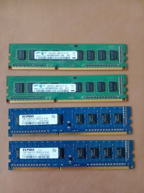 Ram bankjes: 4 x 1 GB - DDR3/PC3 10600u 1Rx8 voor desktop.