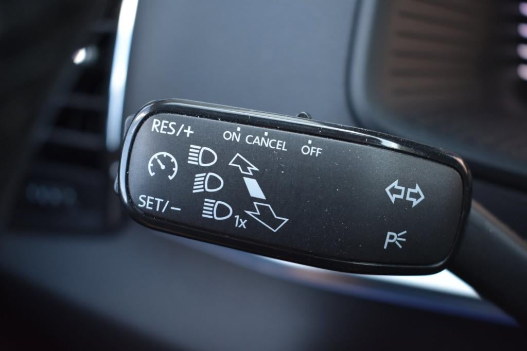 Skoda Karoq 1.5 tsi act | virtual cockpit | stoelverwarming | camera | nap 