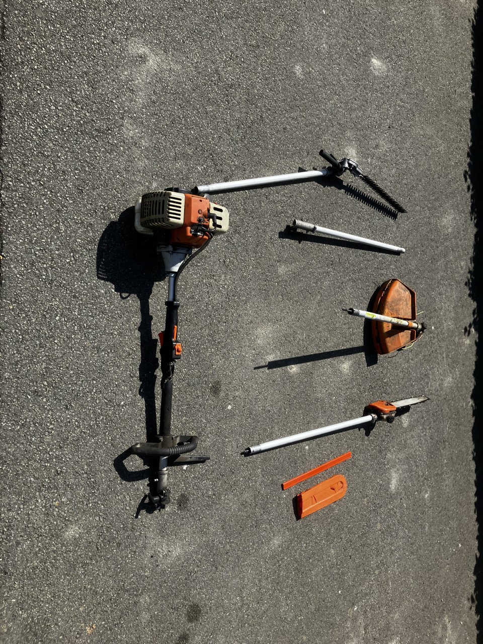 Te koop 2 bosmaaiers met hulpstukken