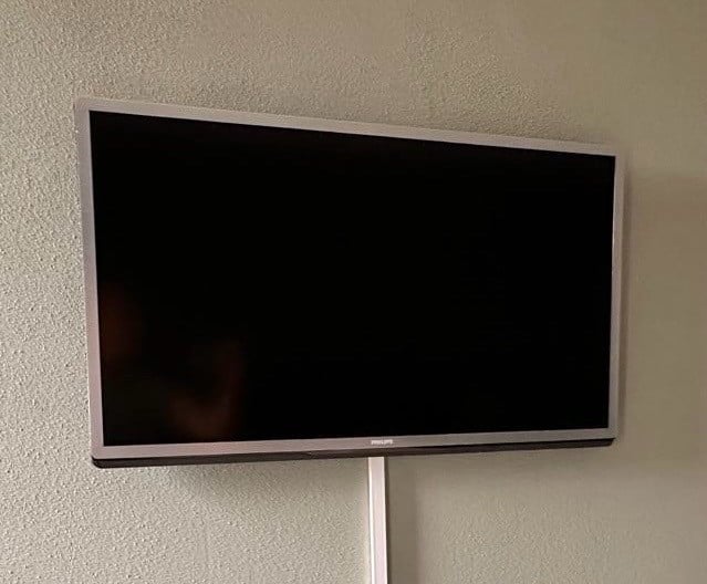 Philips 40” TV met wandhouder
