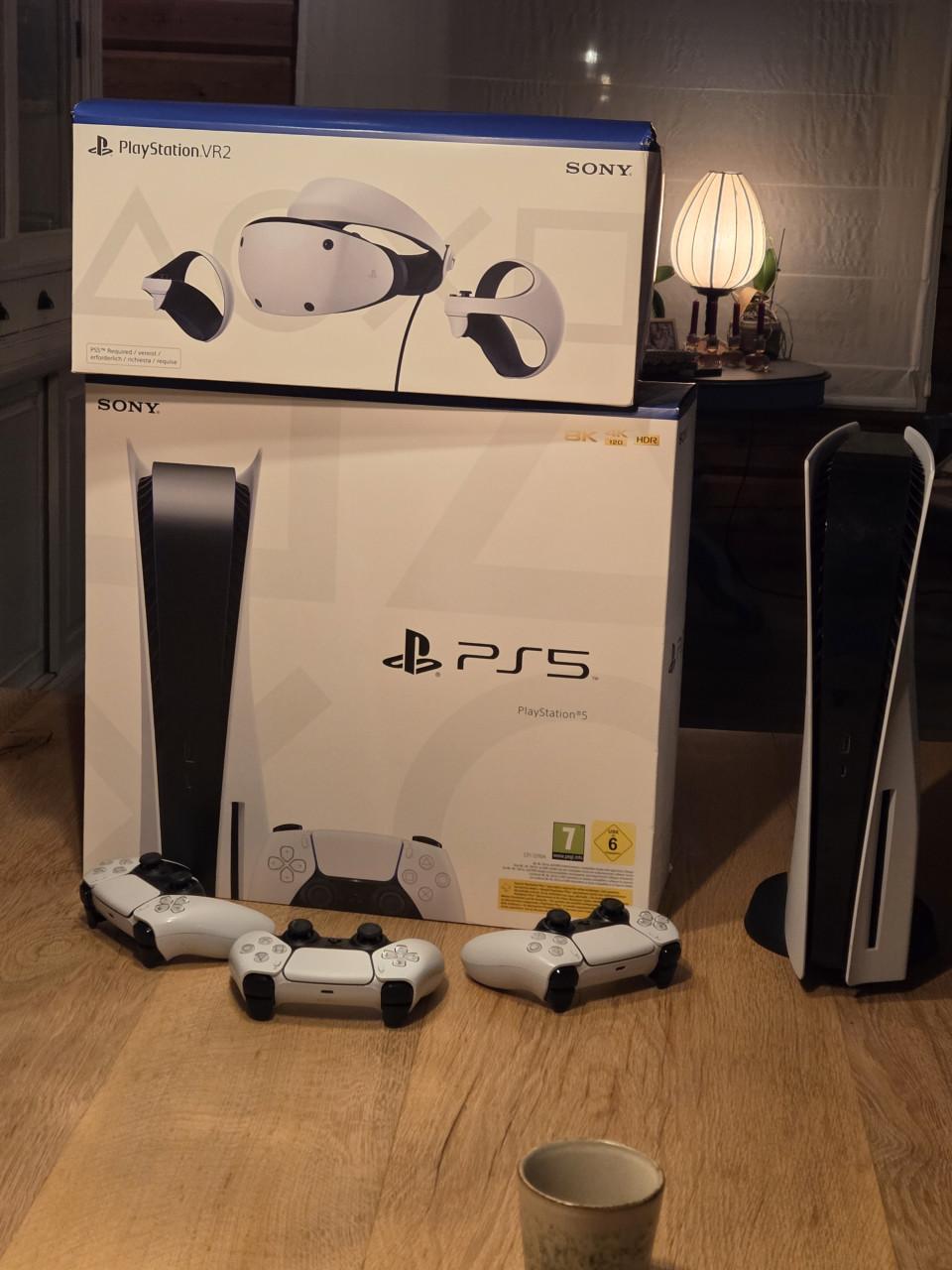 PlayStation 5 met 3 controllers + PSVR2 + PS Camera