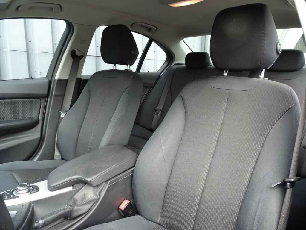 BMW 3-serie 320i executive automaat | 18" | afn. trekhaak | bluetooth