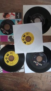 VINYL SINGLES